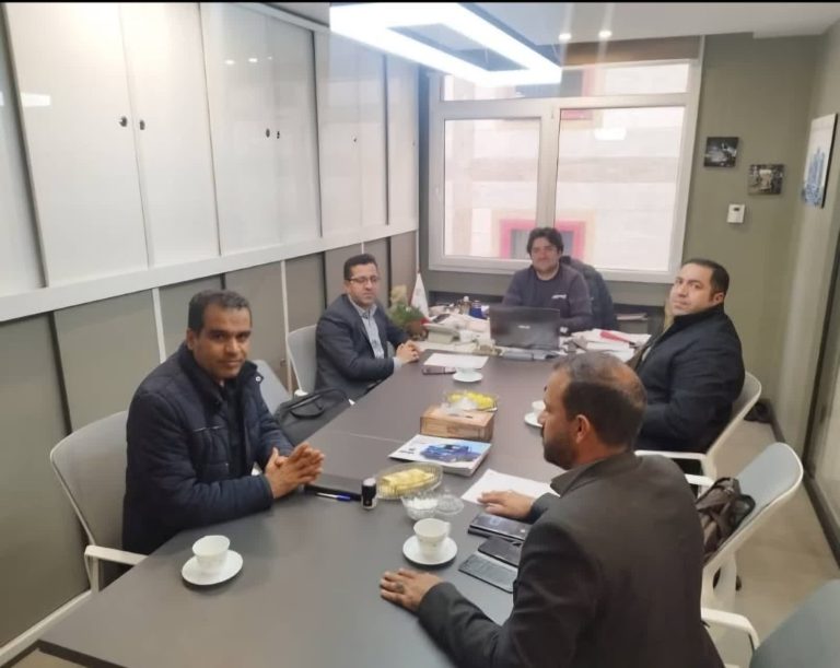 عقد قرارداد خرید یک دستگاه ماشین حمل زباله توسط شهرداری فراشبند