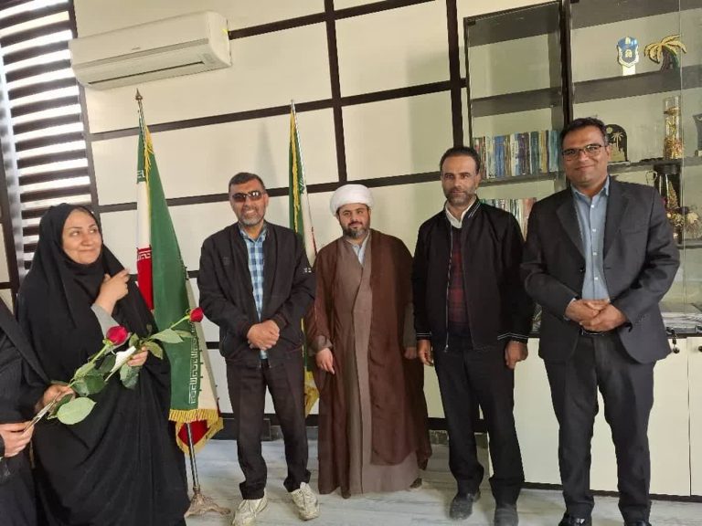 تقدیر از کارمندان زن شهرداری و شورای اسلامی توسط شهردار محترم و گرامیداشت میلاد با سعادت حضرت فاطمه زهرا(س)و روز زن
